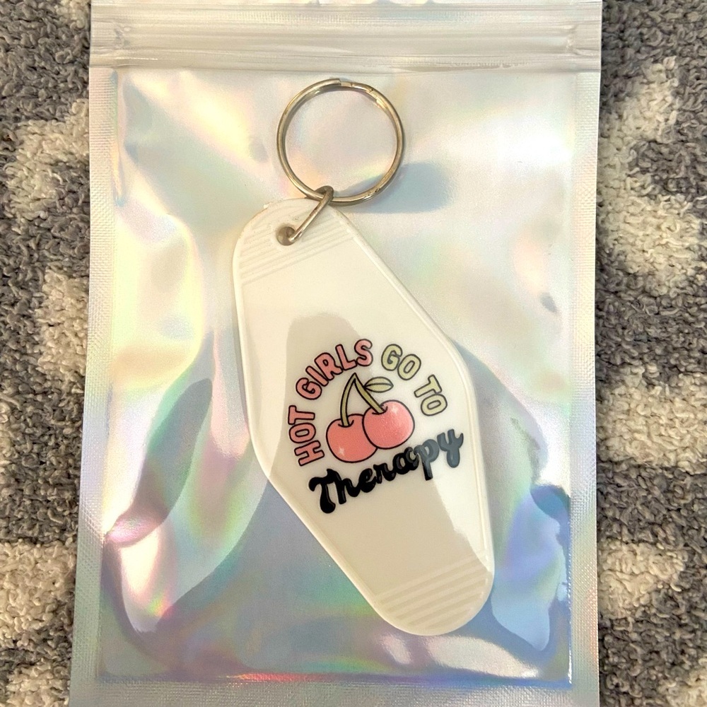 HANDMADE MOTEL KEYCHAIN - Picture 2 of 2
